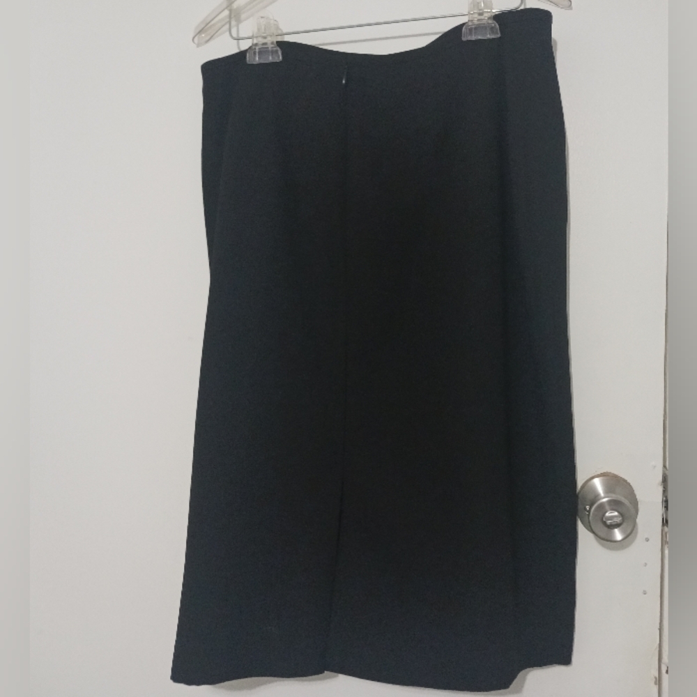 Suit Studio women's black straight midi skirt